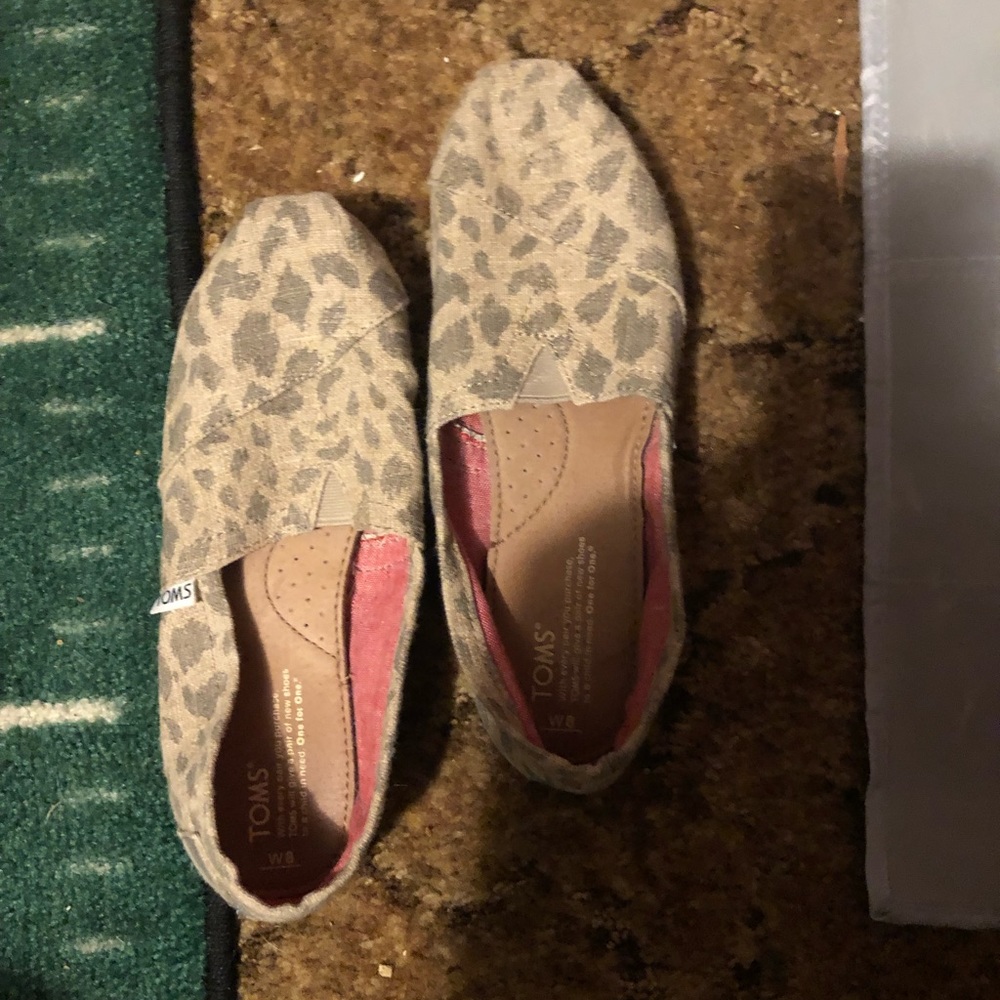 Women’s Toms size 8